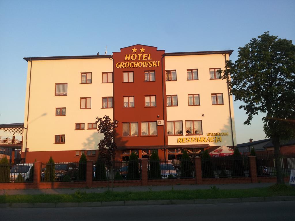 Hotel Grochowski Łuków Exteriör bild